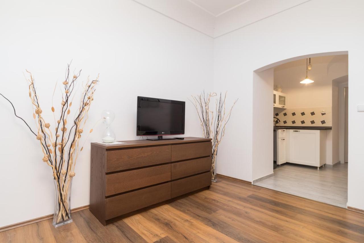 Budyne Apartment Ii. Budyne nad Ohri Zewnętrze zdjęcie